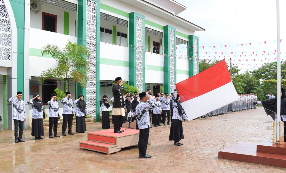 Semangat Pendidikan Berkobar: MAN IC Aceh Timur Upacara Peringatan Hari Guru Nasional 2023