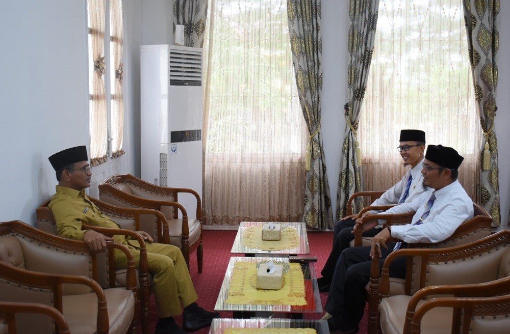 Upaya Membangun Sinergi Pendidikan: Kepala MAN IC Aceh Timur Silaturahmi Dengan Pj. Bupati Aceh Timur Di Pendopo