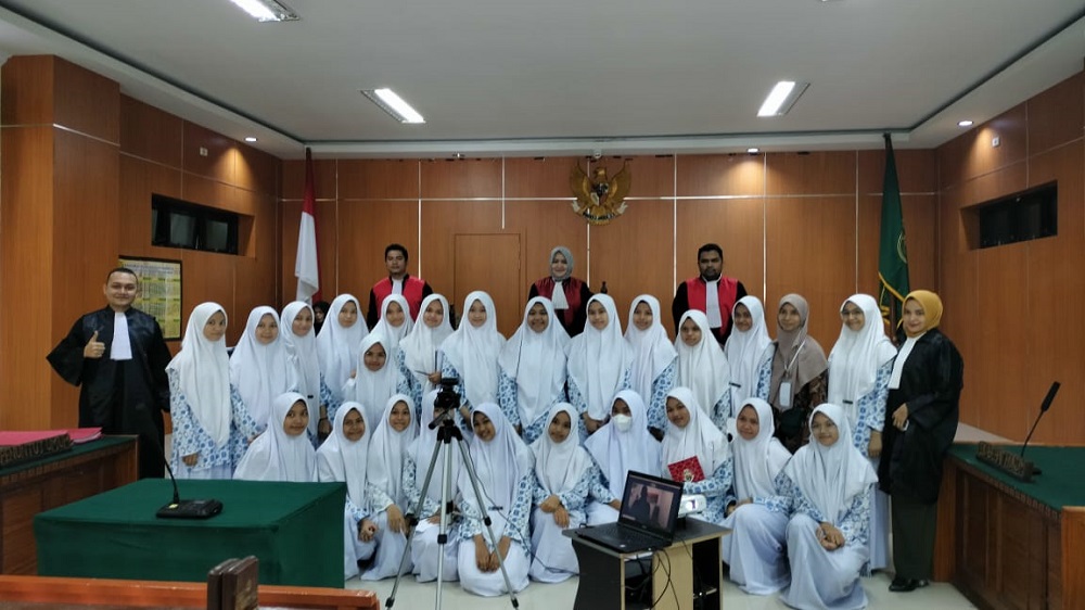 Siswa - Siswi MAN IC Aceh Timur Kunjungan Belajar Materi Sistem Hukum dan Peradilan Nasional Ke Kantor Pengadilan Negeri  Aceh Timur 