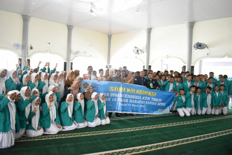 MAN IC Aceh Timur Study Collaborative Bersama SMAN 10 Fajar Harapan Banda Aceh