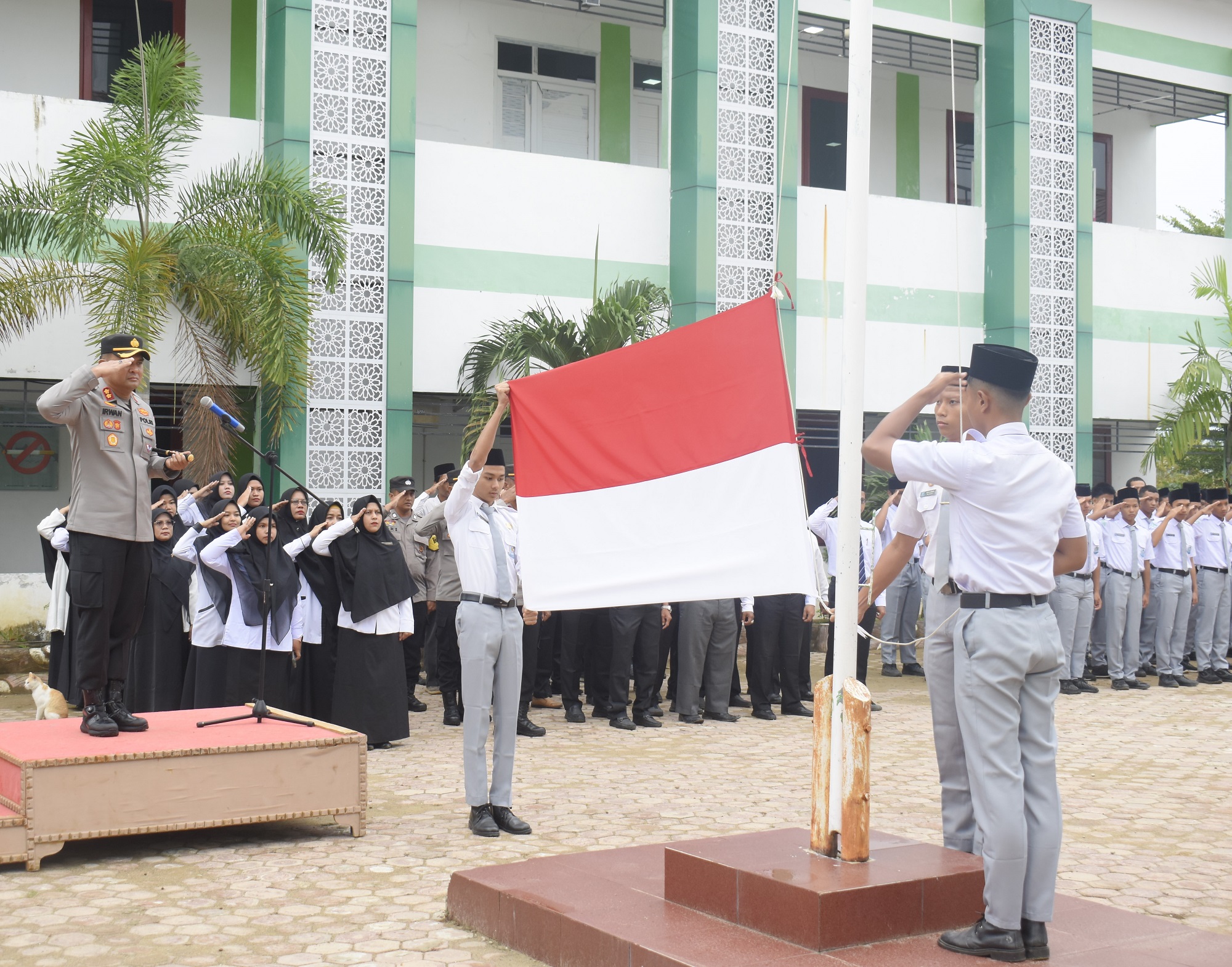 Kapolres Aceh Timur Pimpin Upacara Senin Pagi di MAN IC Aceh Timur, Tekankan Bahaya Narkoba dan Bijak Bermedia Sosial
